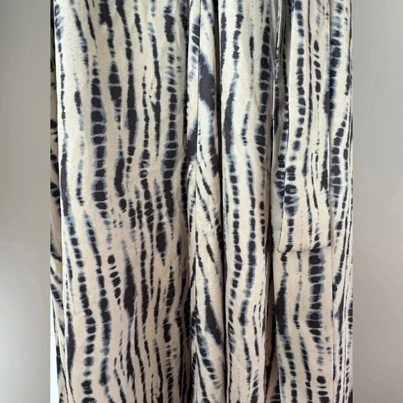 Maxi Dress with reptile pattern - Picture 6 of 6